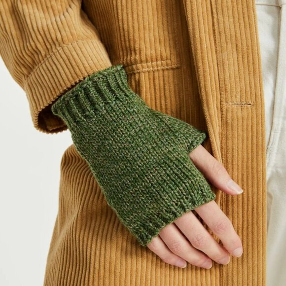 New Fingerless Mittens Gloves Merino Wool Green (Made in Ireland)